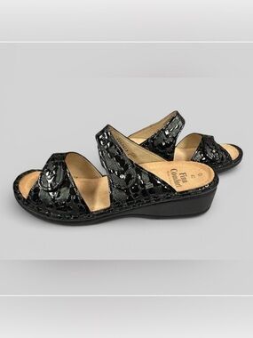 Finn Comfort Black Leather Sandals EU 42 Croc Embossed Footbed Slides